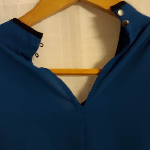 Blue sleeveless top with front ruffle - Picture 4 of 4